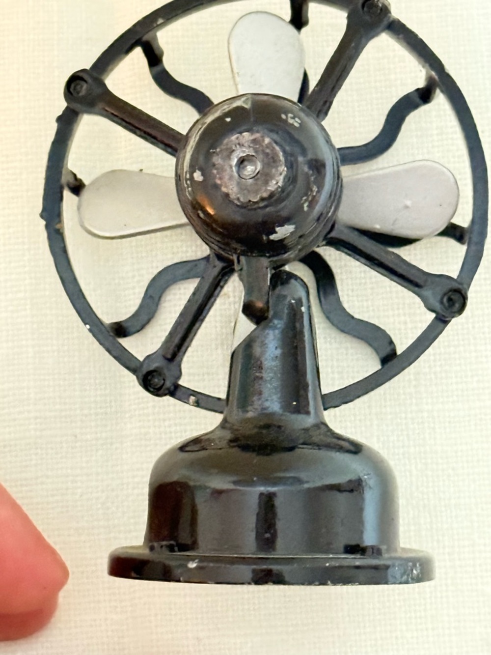 VINTAGE NOVEL MINI  OLD TIME FAN DESK TOP‎ WORKING PENCIL  SHARPENER